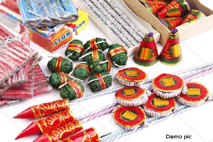 Crackers थानों के मालखाने बने पटाखों के गोदाम