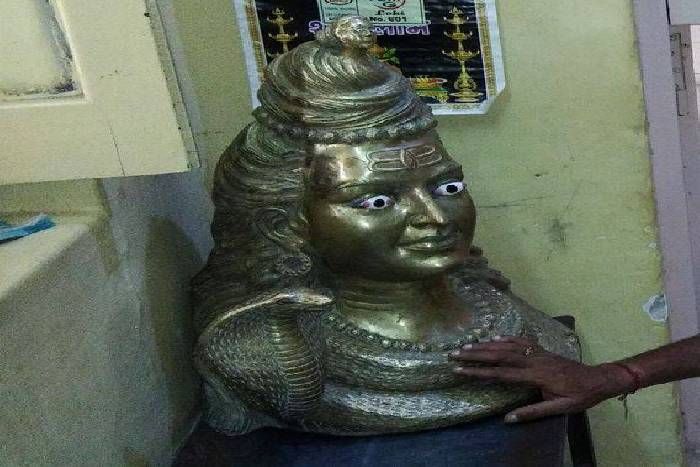 बोरी में मिली शिव प्रतिमा, पुलिस ने लिया कब्जे मेंं