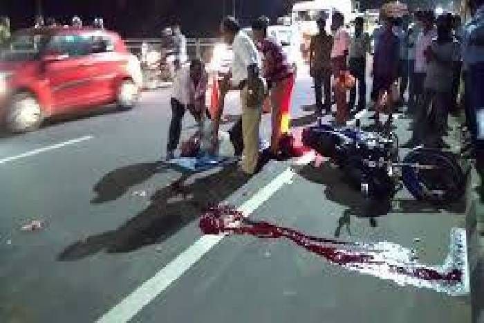 man died in road accident
नहीं पता था उसको मौत यूं कर रही थी उसका इंतजार, परिवार का रो रो कर बुरा हाल
