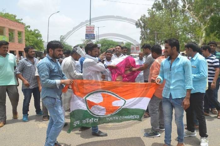 indian Congress लाठीचार्ज के विरोध में कांग्रेस ने किया प्रदर्शन