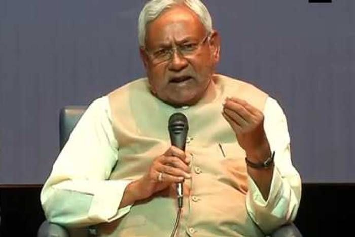 कांग्रेस बगैर नेता वाली पार्टी आैर नीतीश बगैर पार्टी वाले नेता, बना देना चाहिए कांग्रेस अध्यक्षः रामचंद्र गुहा