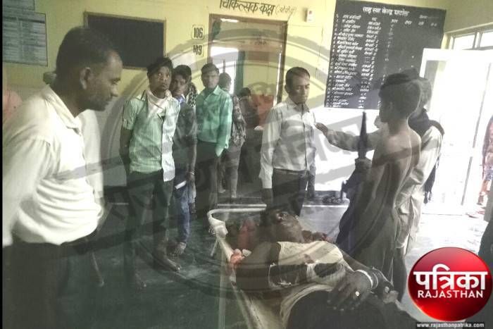 Video : Banswara : Man fight with panther Video : बांसवाड़ा : भतीजे की जान बचाने के लिए पैंथर से भिड़ा दिलेर चाचा, जाने पूरा घटनाक्रम