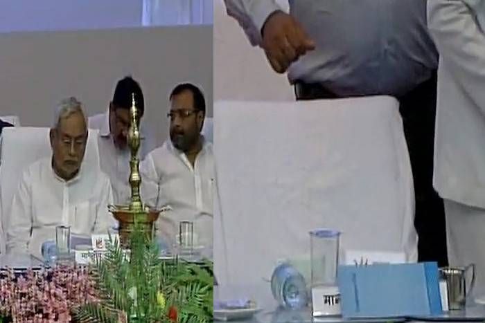 CM Nitish Kumar नीतीश कुमार के कार्यक्रम में नहीं पहुंचे तेजस्वी, हटाई गई डिप्टी सीएम की नेम प्लेट