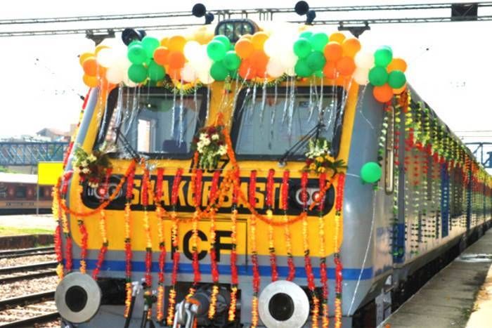 सौर ऊर्जा से चलने वाली देश की पहली DEMU ट्रेन लाॅन्च, सालाना होगी हजारों लीटर डीजल की बचत
