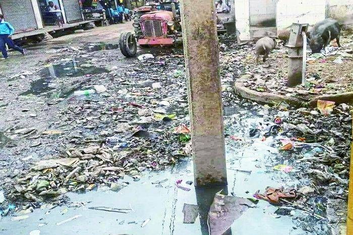 Administration आखिर कैसे मिले होली चौक पर गंदगी से निजात
