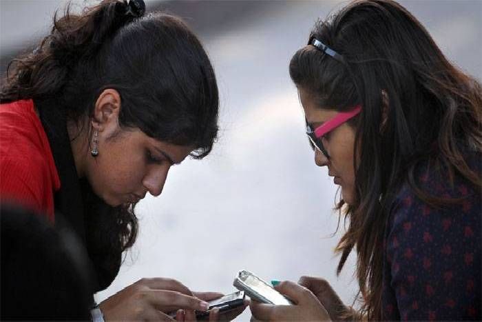 mobile number will link with aadhar number ध्यान से पढ़ें , सबके काम की है यह खबर कहीं आपके भी मोबाइल बंद ना हो जाएं आधार नम्बर के बिना