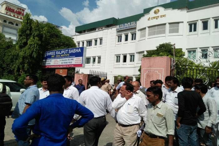 Rajput Sabha bhawan आनन्दपाल एनकाउंटर : बिना वारंट राजपूत सभा भवन में तीन घंटे चला पुलिस का सर्च अभियान