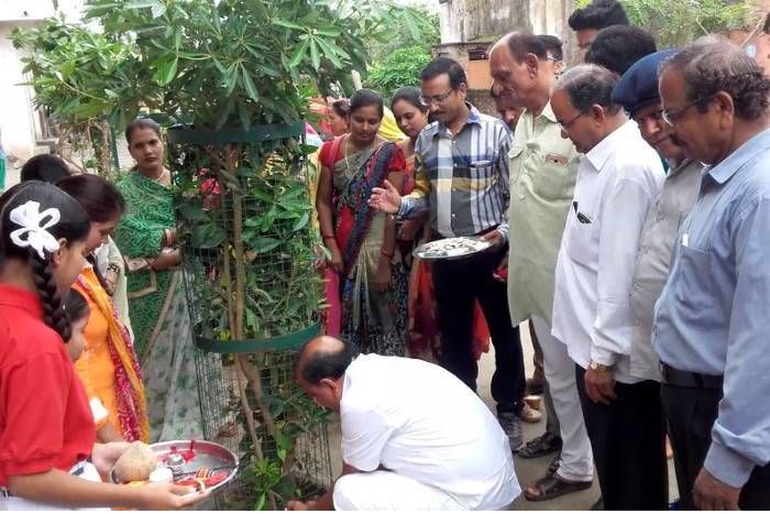 This birthday party created the example in front o Video : जन्मदिन की इस पार्टी ने खड़ी कर दी दुनिया के सामने मिसाल, आप भी देखें वीडियो