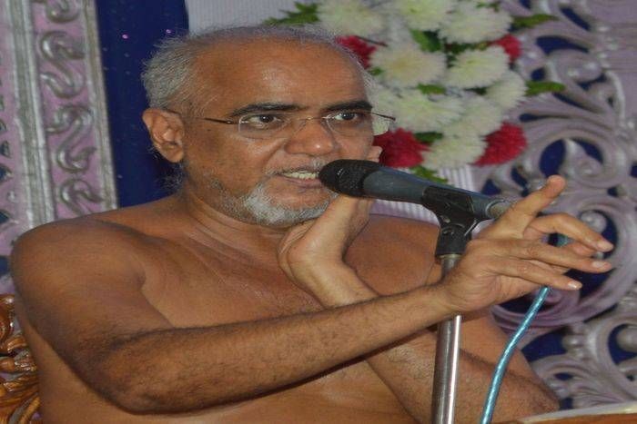 कड़वे प्रवचन: श्वान अजनबी पर और इंसान भौंकता है परिचित पर -तरुण सागर