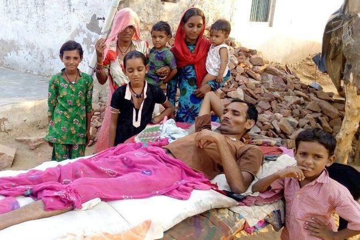 छह बहनों को 13 माह से पापा के खड़े होने का इंतजार, रोटी के लिए करती हैं दुआ
