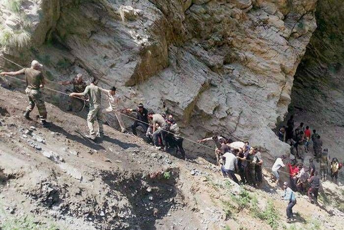 जम्मू से पहलगांव जाते समय खाई में गिरी बस, 16 की मौत, अलवर और नगर के दो युवक घायल
