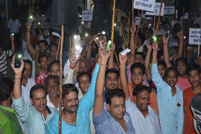 कपड़ा व्यापारियों का अब तक सबसे अनोखा प्रदर्शन, देख कर वित्त मंत्री भी सोचने को होंगे मजबूर