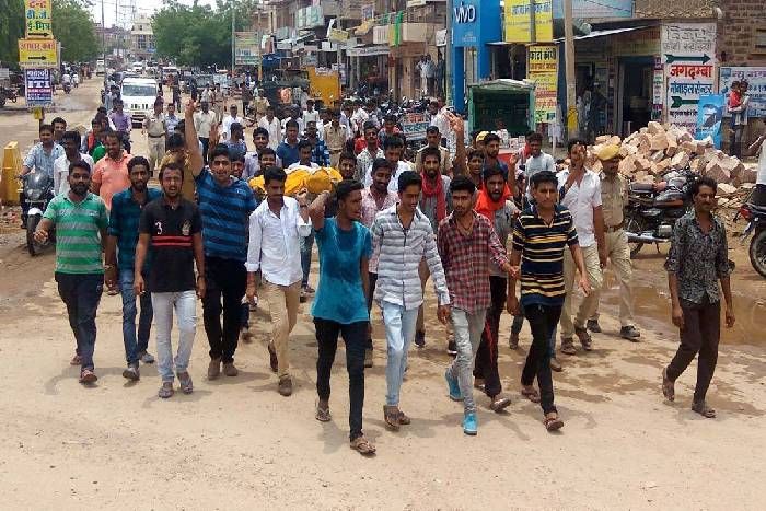 julus in pokaran जुलूस निकालकर जलाया मुख्यमंत्री का पुतला !