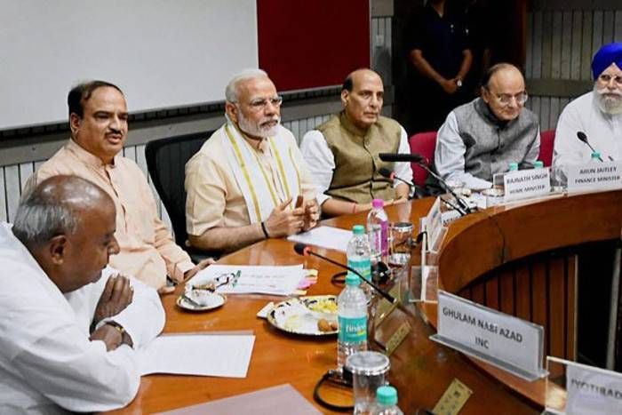pm modi सर्वदलीय बैठक में बोले पीएम मोदी- गोरक्षा के बहाने हिंसा करने पर होगी सख्त कार्रवाई