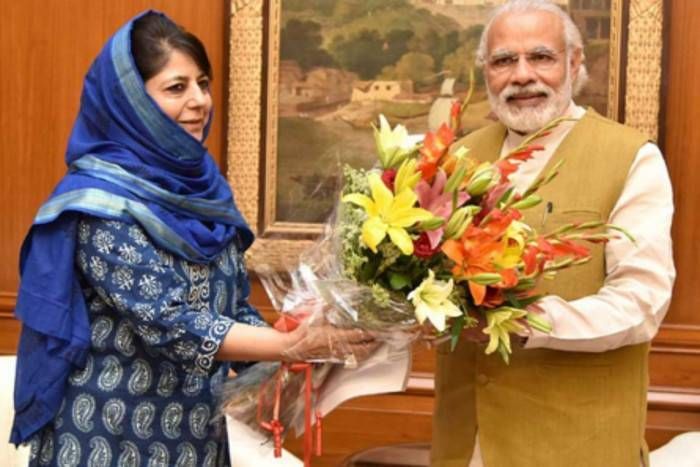 pm modi गृह मंत्रालय का राज्यों को निर्देश- गुलदस्ता देकर ना करें PM मोदी का स्वागत, किताब दें..