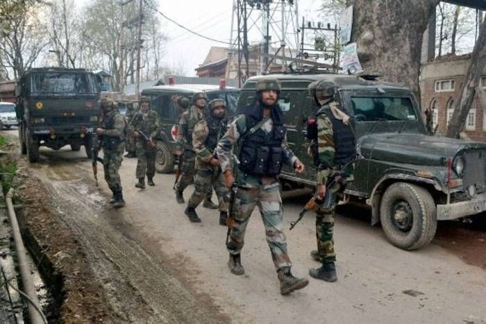 army J&K: अनंतनाग में सेना और आतंकियों के बीच मुठभेड़, लश्कर के 3 आतंकी ढेर
