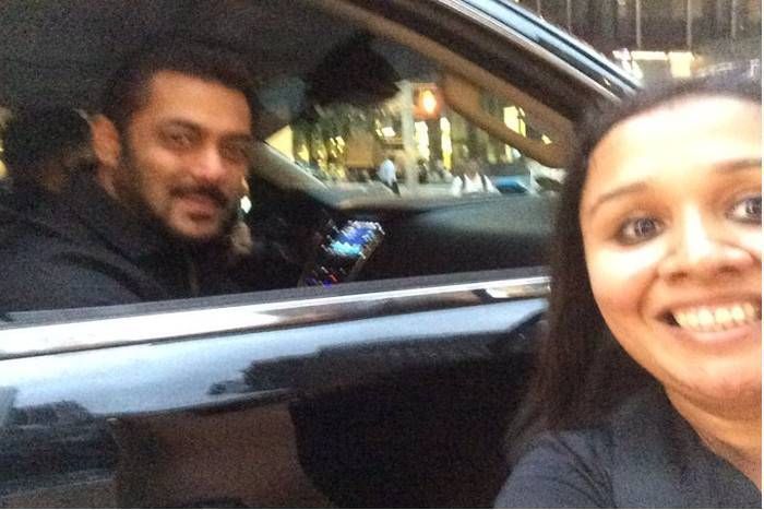 IIFA 2017:फैन ने चलती कार में सलमान खान के साथ क्लिक की ऐसी 'सेल्फी', सोशल मीडिया पर हुई वायरल