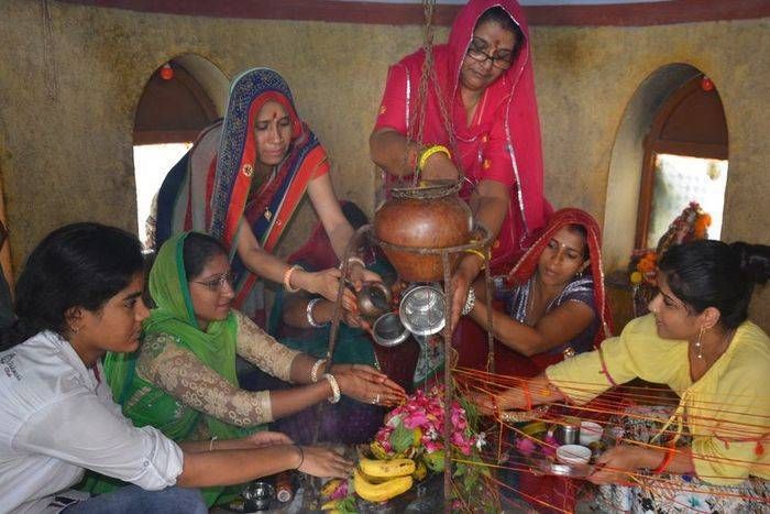 Devotees Of Shiva Worship In Churu - शिव मंदिरों में ...