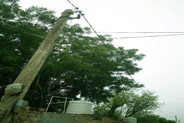 खम्भे से सीधे जोड़ रखी थी सप्लाई, डेढ लाख जुर्माना भरने के आदेश