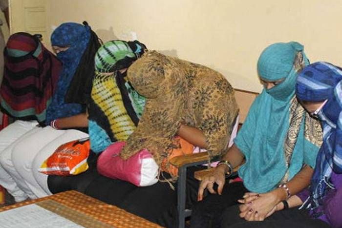 sex reket सेक्स रैकेट के बड़े गिरोह का पर्दाफाश, 13 लोगों को किया गिरफ्तार