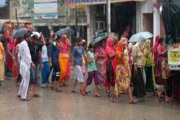 tonk झमाझम के बीच झूमे पदयात्री, उमस ओर गर्मी से मिली राहत