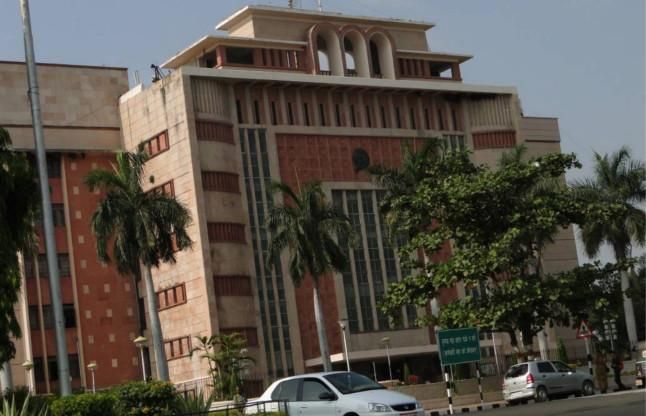 थप्पड़ मारने वाले कलेक्टर को हटाया, आठ IAS इधर से उधर
