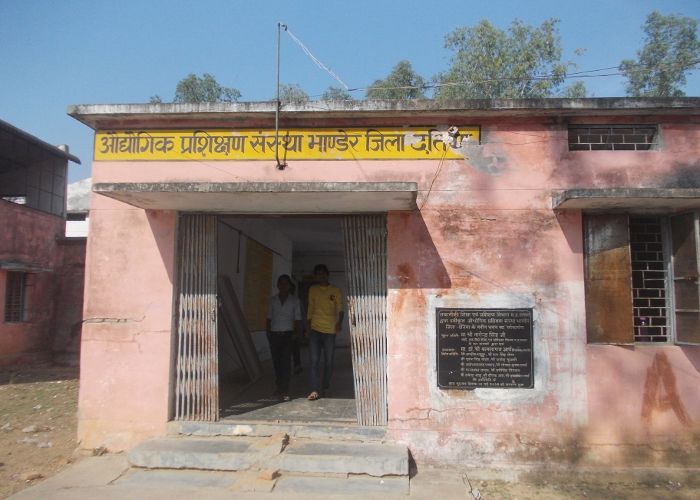 28 लाख की बिल्डिंग सात साल में कंडम