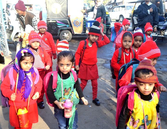 बच्चों को सर्दी से राहत, आज से सुबह 9 बजे खुलेंगे स्कूल