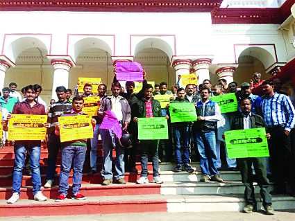 खाद्य विक्रेता वर्तमान लाइसेंस प्रणाली लागू करने की कर रहे मांग, ज्ञापन सौंपा