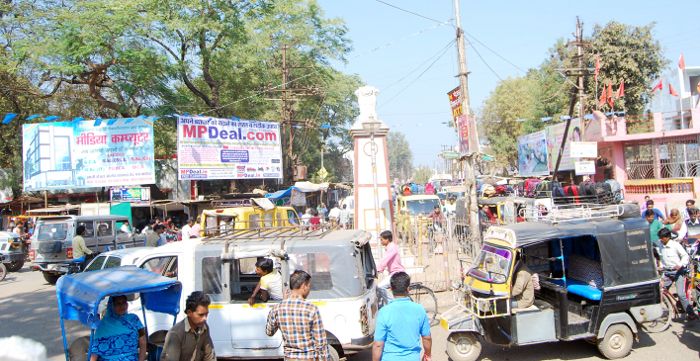 जाम ने रोकी लोगों की राह