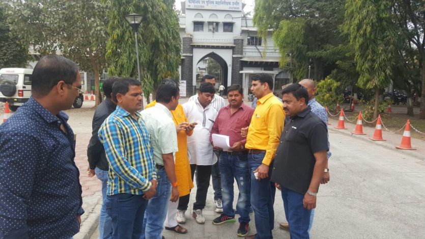 पार्षद को टीआई ने मारा, डीआईजी से शिकायत
