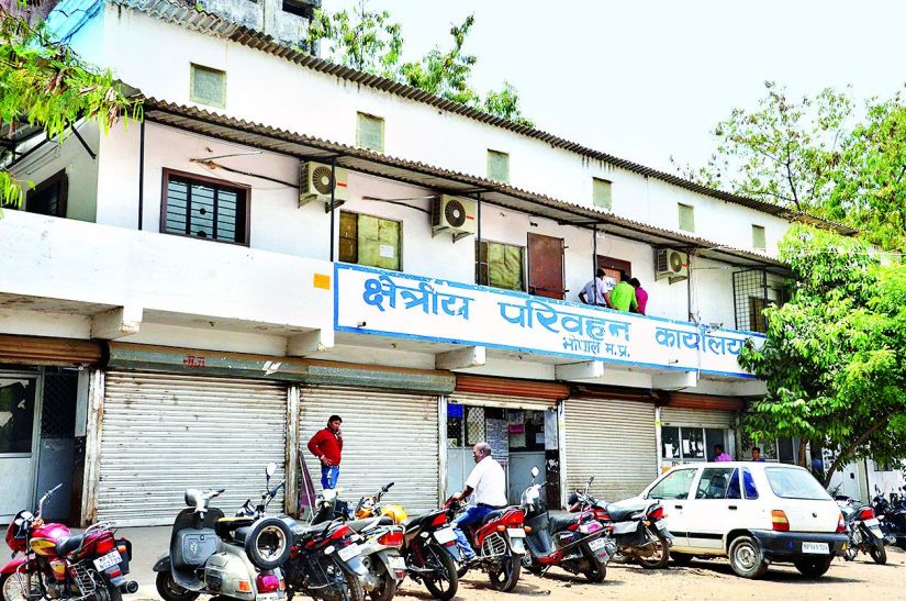 Bhopal: No Solution Of Complain In RTO - हमारा RTO: ये खबर बताएगी कि आपकी  शिकायत किस डस्टबिन में जाती है.. | Patrika News
