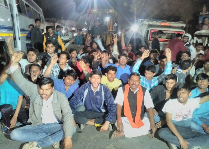 गाय घायल हुई हाईवे पर, जाम लगाया शहर में