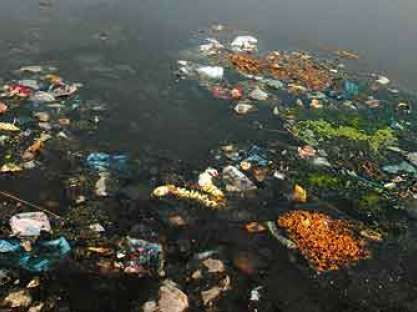 नमामि गंगे योजना को फेल कर रही गोमती की गन्दगी