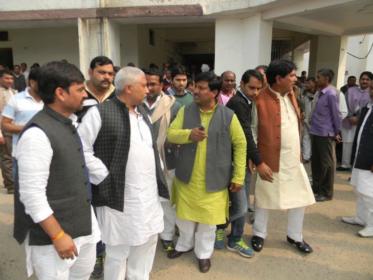 हार से हैरान आजमगढ. मे ंमंत्री और विधायक आपस में भिड़ेे
