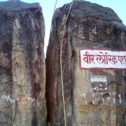 अजब प्रेम की ग़जब कहानी, तलवार से काट डाली चट्टान