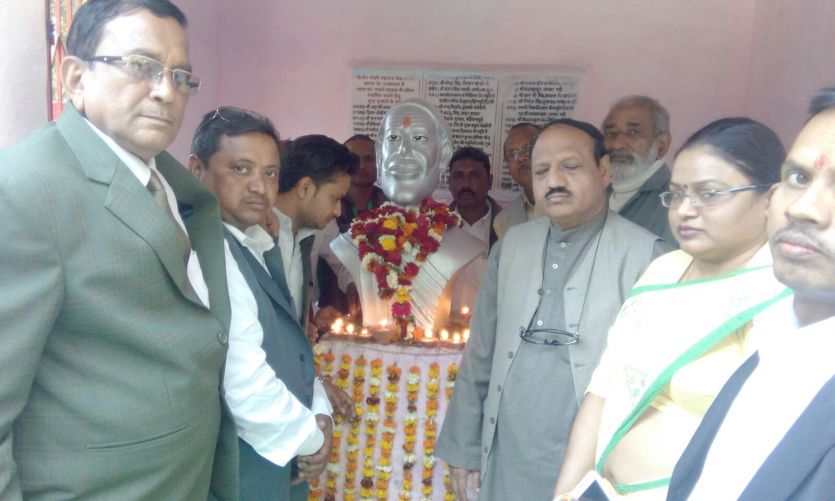 141वीं जयंती पर संत गाडगे की मूर्ति का अनावरण